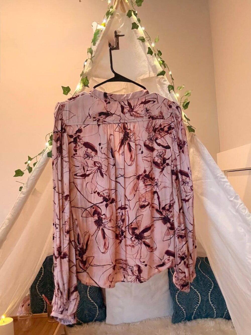 Beautiful Blouse - Picture 2 of 2